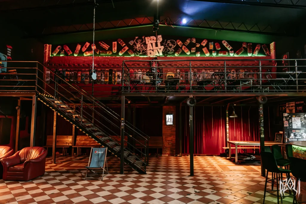 Sala barowa - antresola