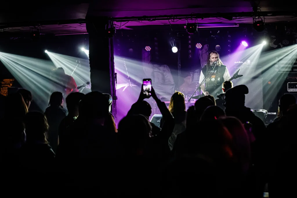 otu-overtheunder-koncerty-56567_11zon