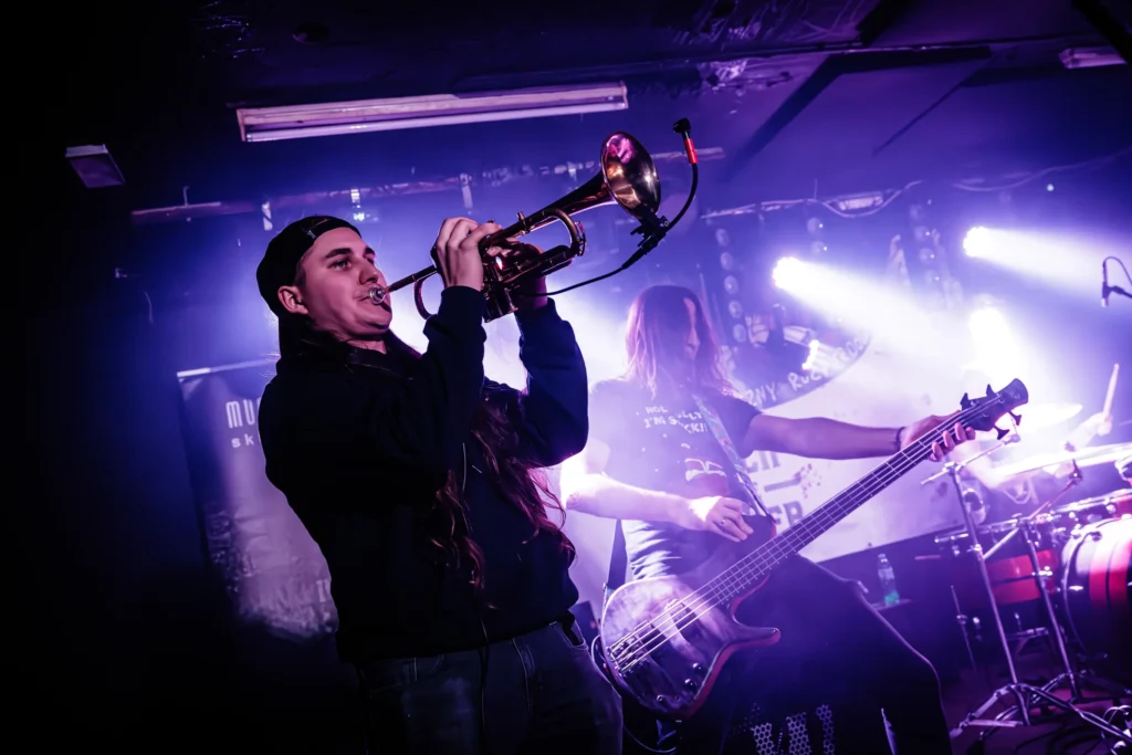 otu-overtheunder-koncerty-7_11zon